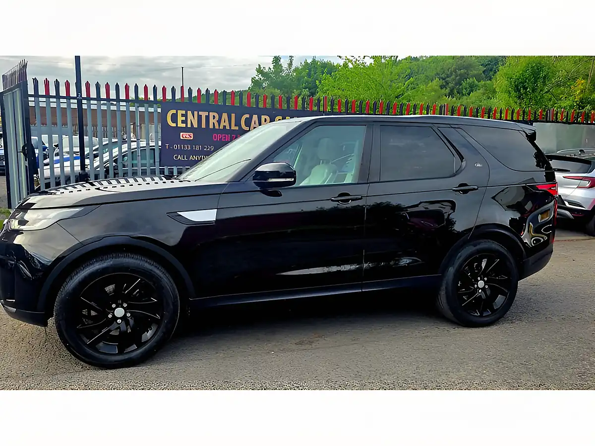 Used 2017 Land Rover Discovery Hse Black - Interior and Exterior details 11