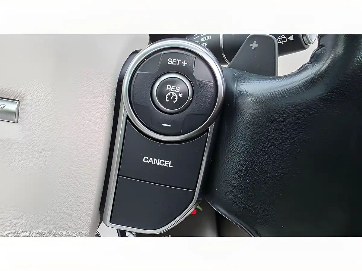 Used 2017 Land Rover Discovery Hse Black - Interior and Exterior details 13