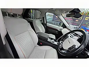 Used 2017 Land Rover Discovery Hse Black - Interior and Exterior details 14