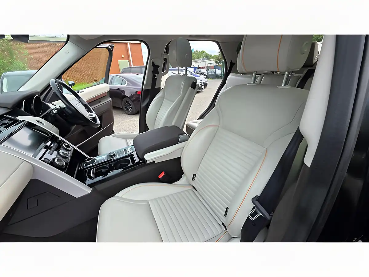 Used 2017 Land Rover Discovery Hse Black - Interior and Exterior details 15