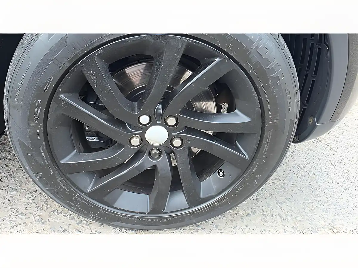 Used 2017 Land Rover Discovery Hse Black - Interior and Exterior details 19
