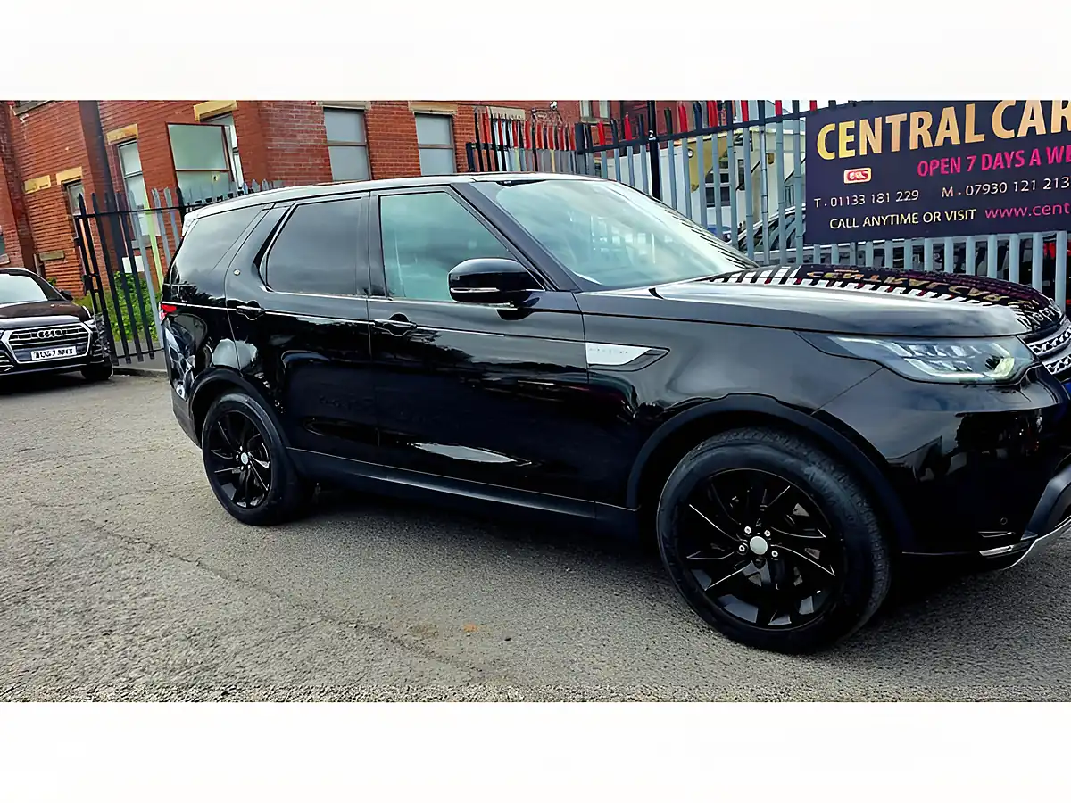 Used 2017 Land Rover Discovery Hse Black - Interior and Exterior details 4