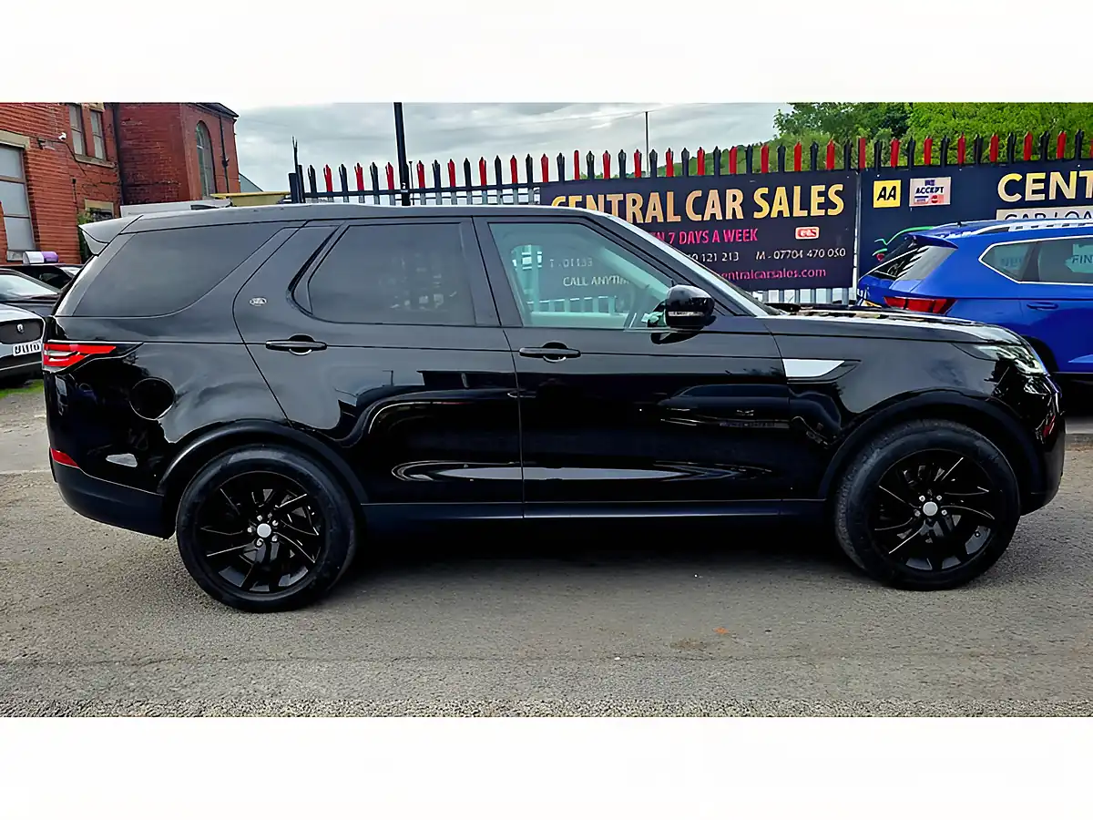 Used 2017 Land Rover Discovery Hse Black - Interior and Exterior details 5