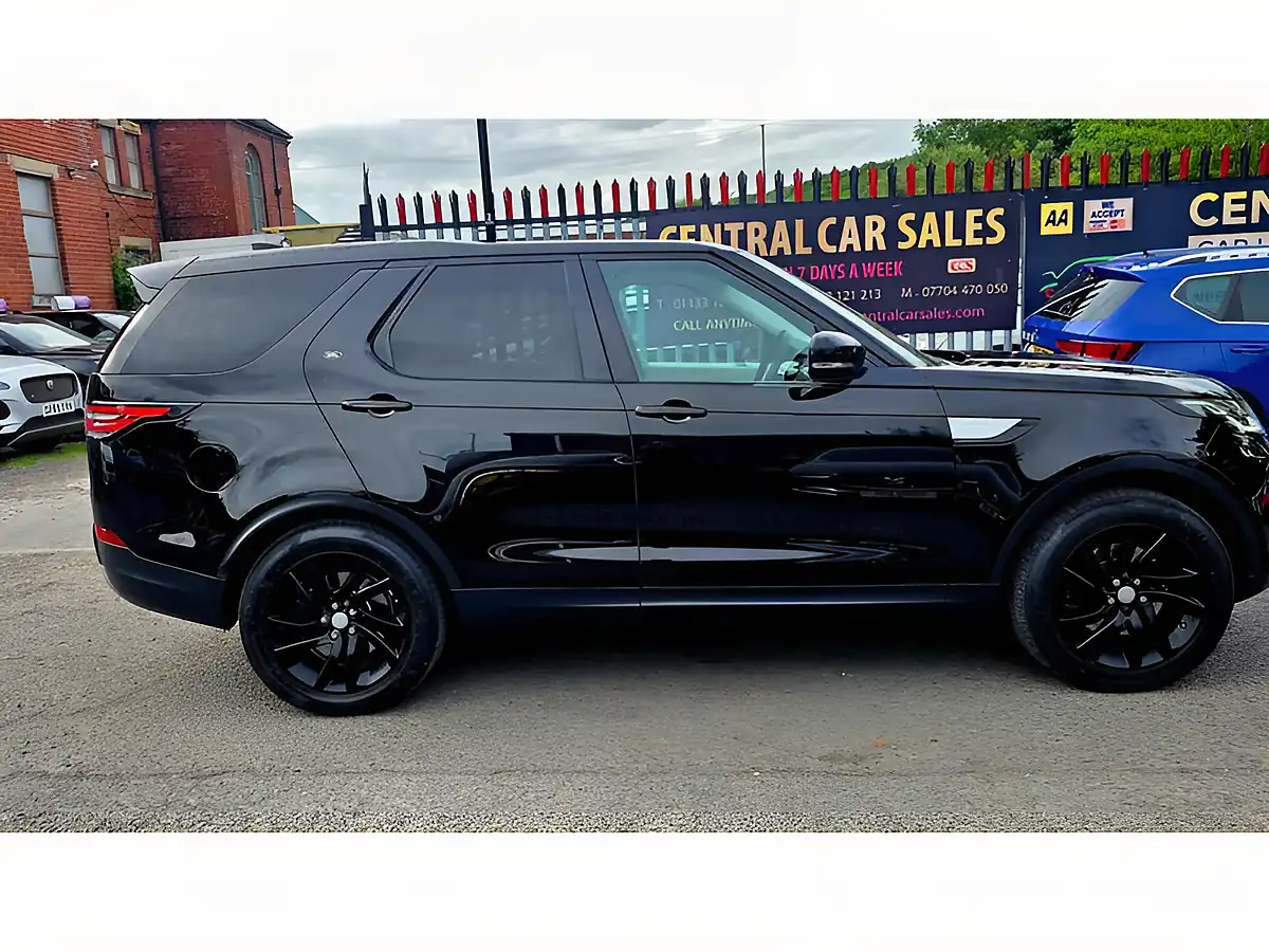 Used 2017 Land Rover Discovery Hse Black - Interior and Exterior details 6