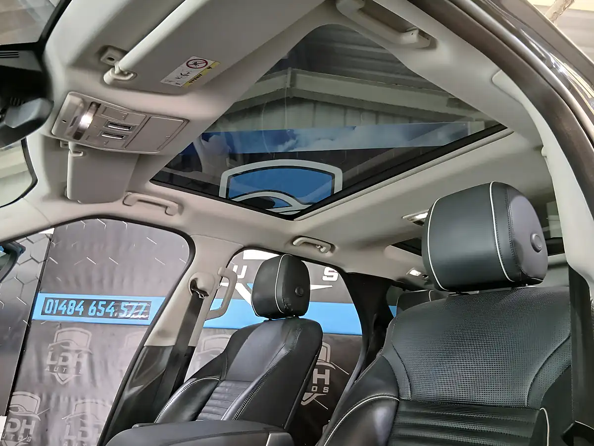 Used 2017 Land Rover Discovery Hse Black - Interior and Exterior details 11