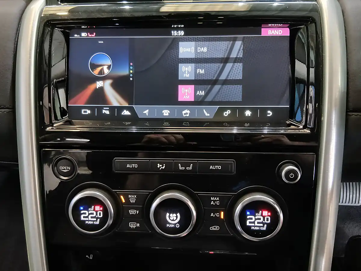 Used 2017 Land Rover Discovery Hse Black - Interior and Exterior details 15
