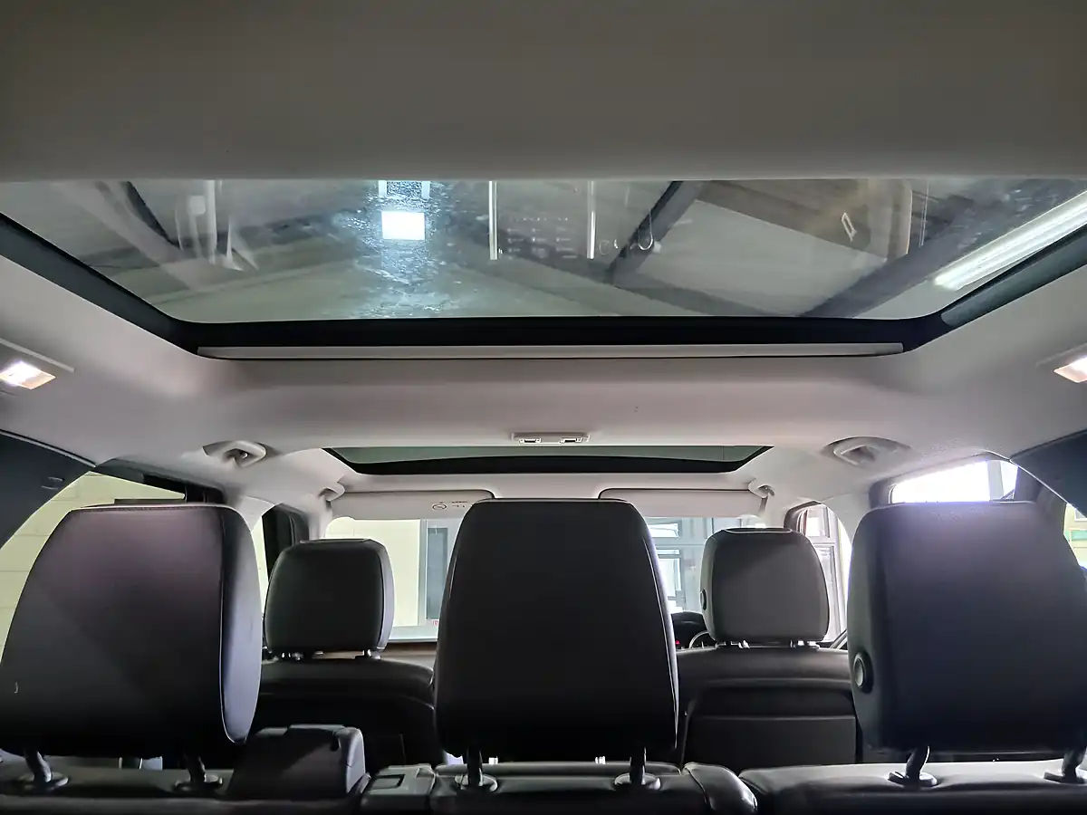 Used 2017 Land Rover Discovery Hse Black - Interior and Exterior details 18