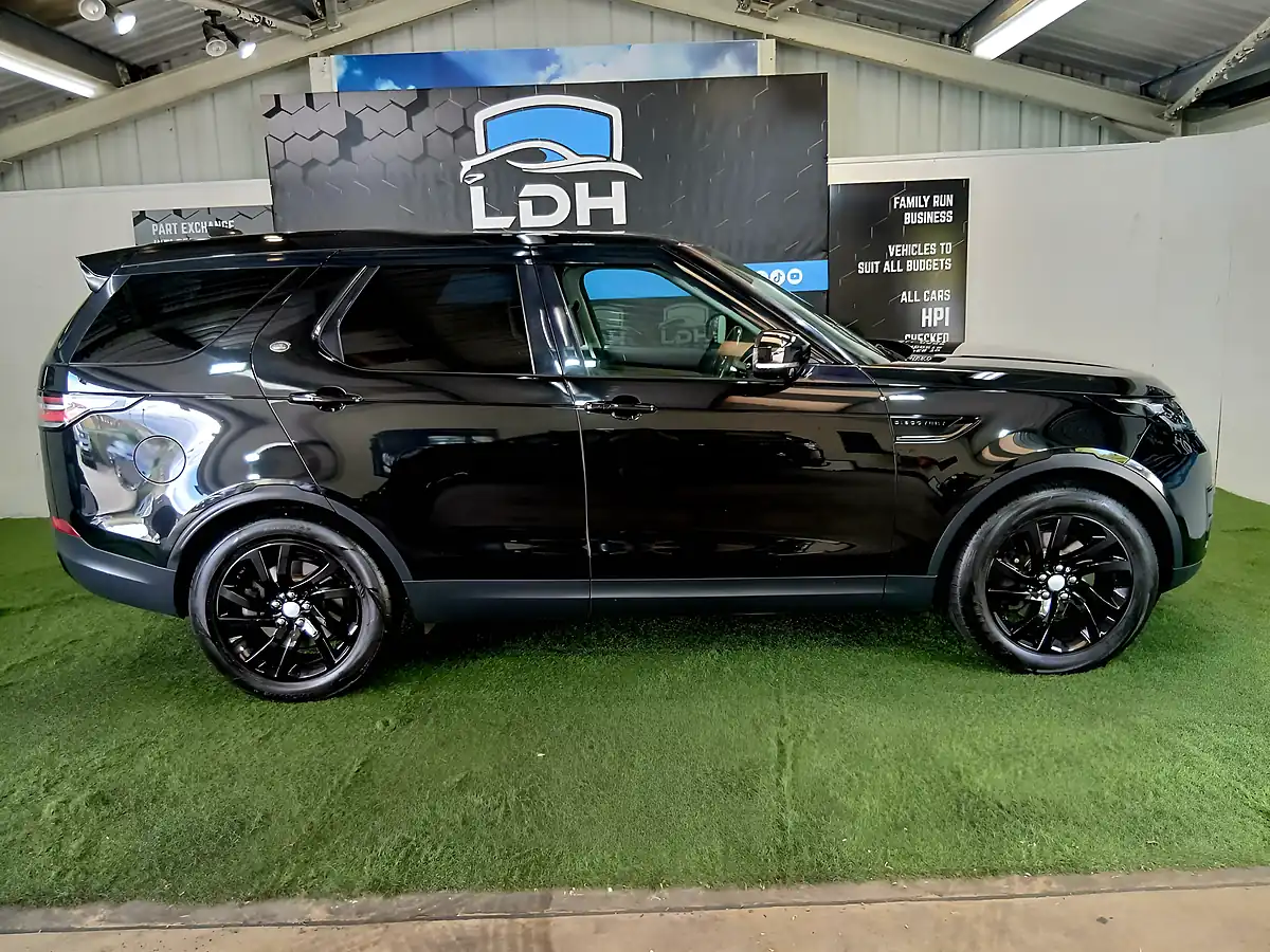 Used 2017 Land Rover Discovery Hse Black - Interior and Exterior details 2