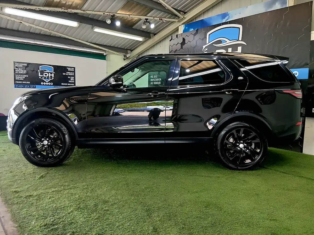 Used 2017 Land Rover Discovery Hse Black - Interior and Exterior details 6