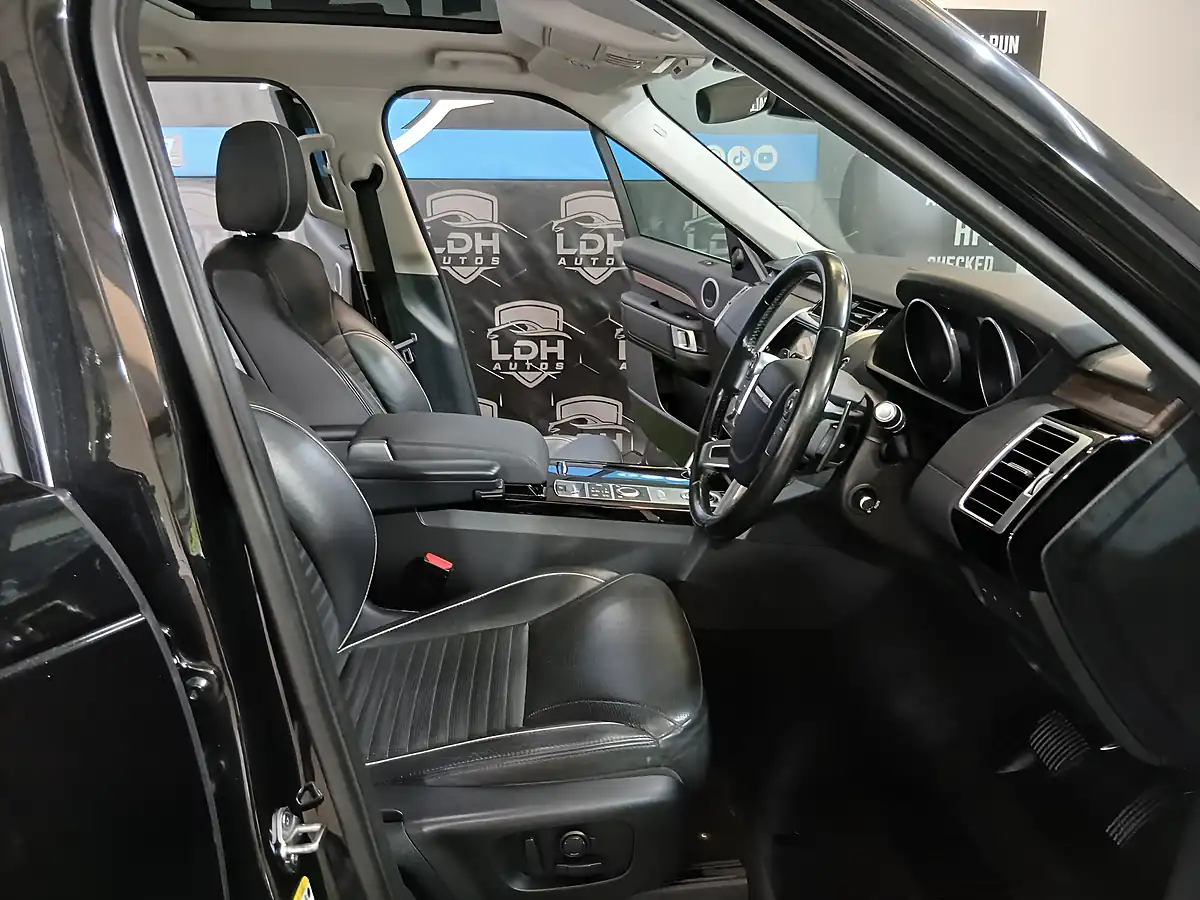 Used 2017 Land Rover Discovery Hse Black - Interior and Exterior details 9