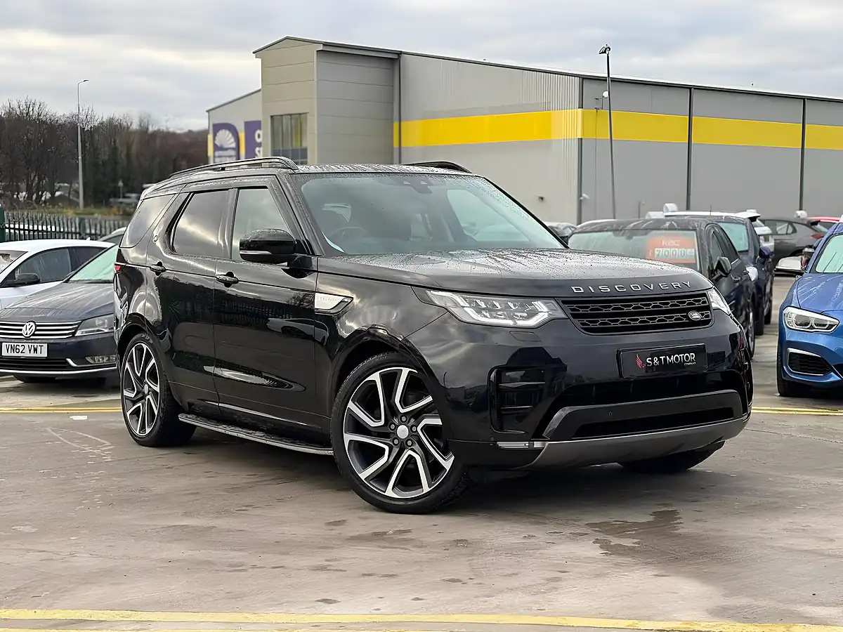 Used 2017 Land Rover Discovery Hse Black - Front View