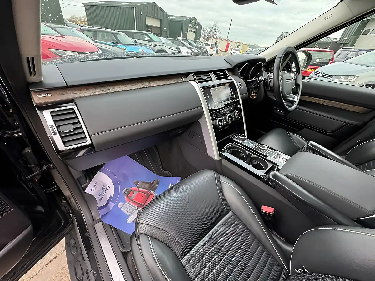 Used 2017 Land Rover Discovery Hse Black - Interior and Exterior details 12