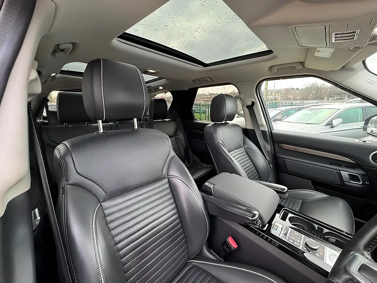 Used 2017 Land Rover Discovery Hse Black - Interior and Exterior details 13
