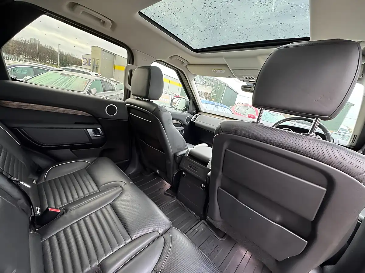 Used 2017 Land Rover Discovery Hse Black - Interior and Exterior details 14