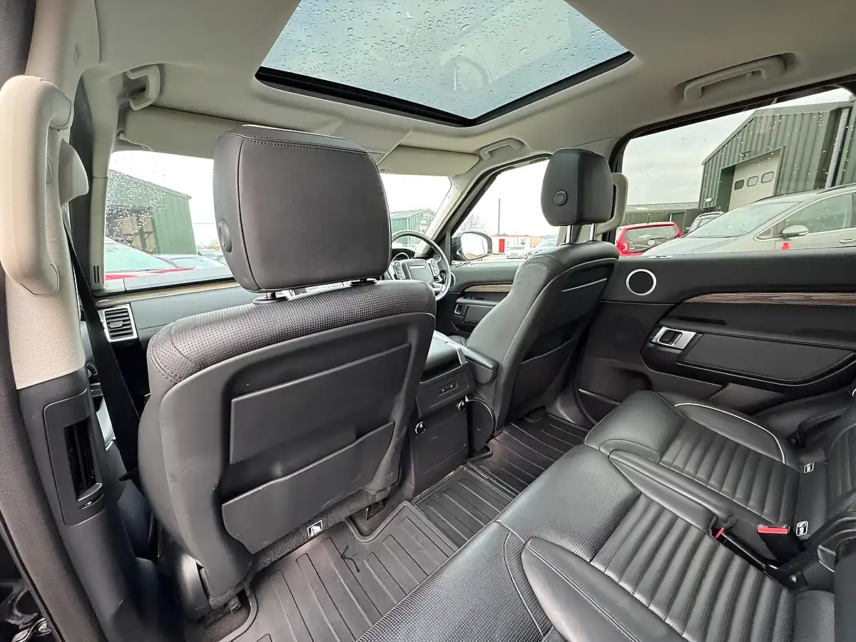 Used 2017 Land Rover Discovery Hse Black - Interior and Exterior details 17