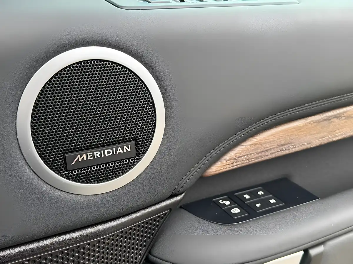 Used 2017 Land Rover Discovery Hse Black - Interior and Exterior details 18