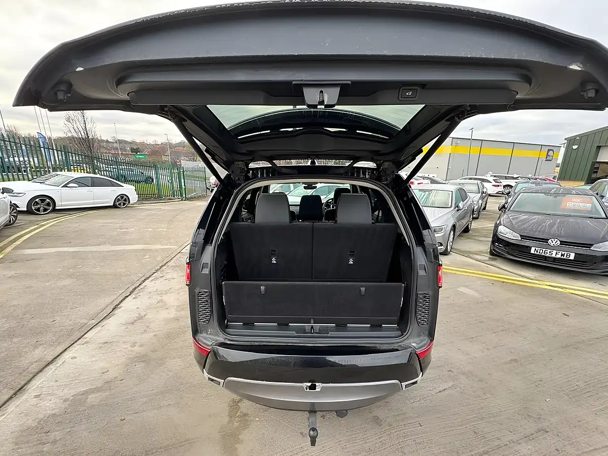 Used 2017 Land Rover Discovery Hse Black - Interior and Exterior details 19