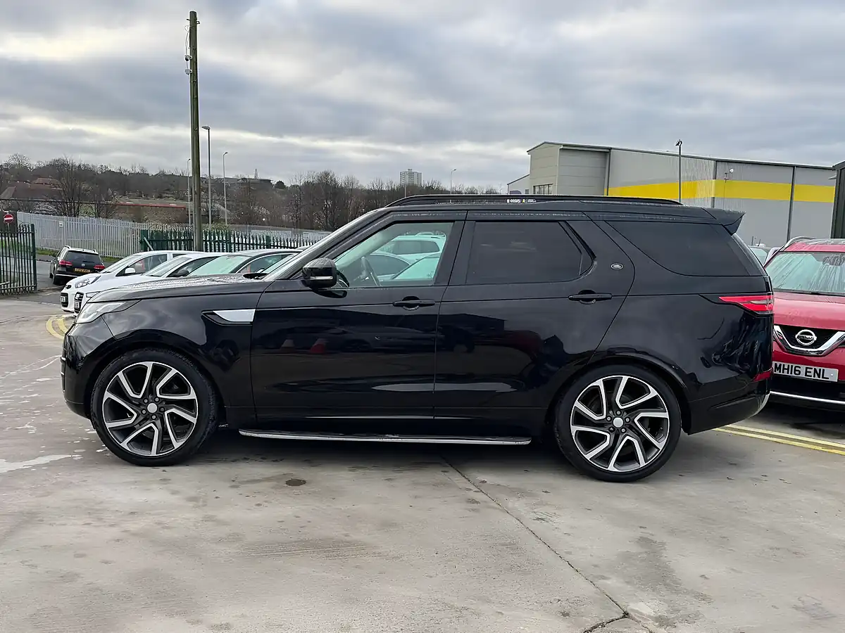 Used 2017 Land Rover Discovery Hse Black - Interior and Exterior details 8