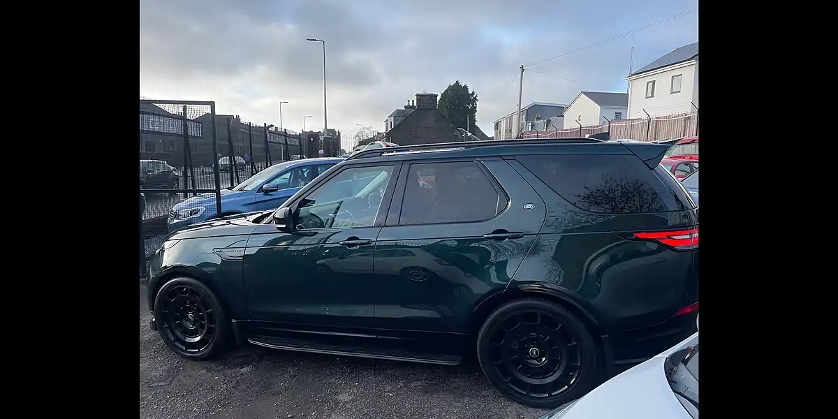 Used 2017 Land Rover Discovery Hse Green - Interior and Exterior details 6
