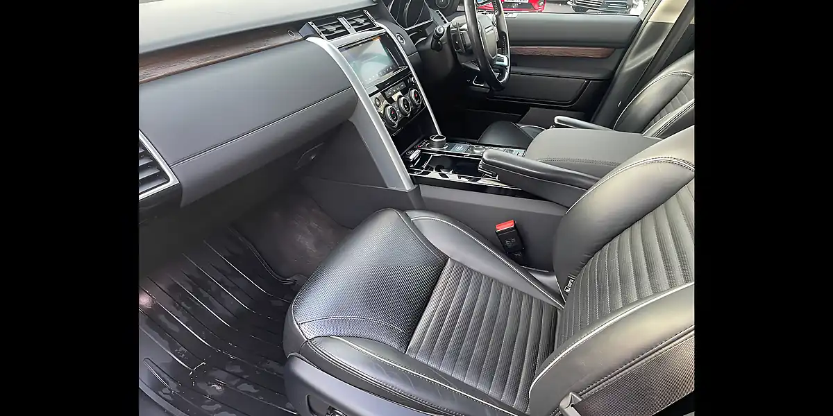 Used 2017 Land Rover Discovery Hse Green - Interior and Exterior details 8