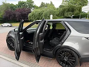 Used 2017 Land Rover Discovery Hse Grey - Interior and Exterior details 12
