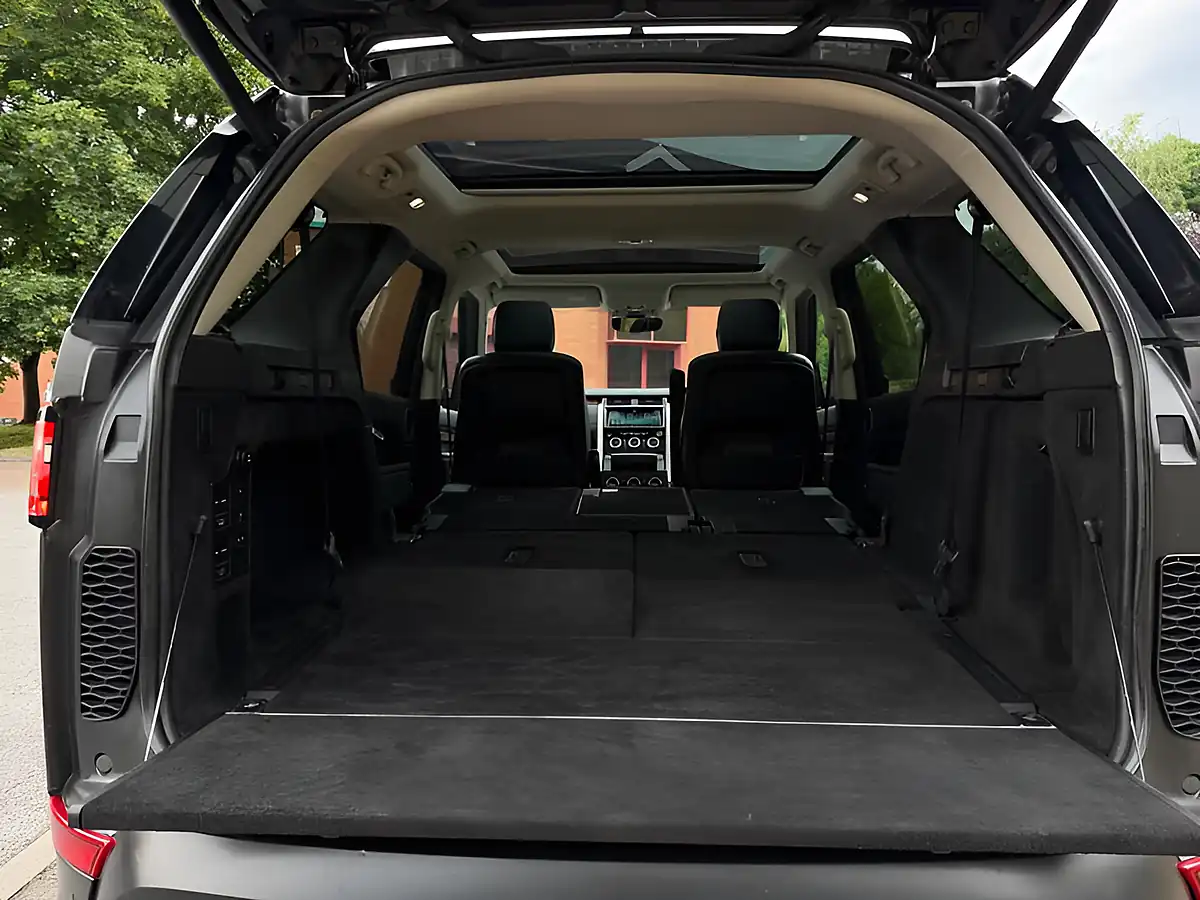 Used 2017 Land Rover Discovery Hse Grey - Interior and Exterior details 15