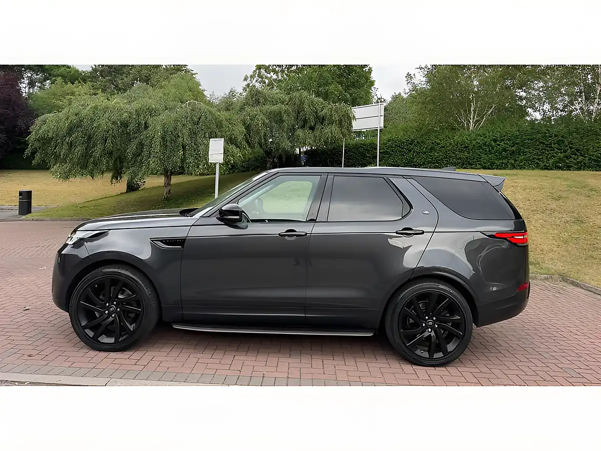 Used 2017 Land Rover Discovery Hse Grey - Front View