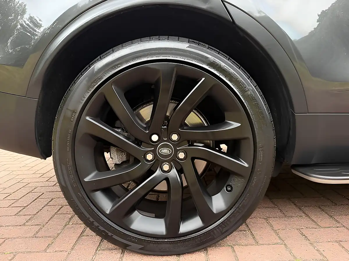 Used 2017 Land Rover Discovery Hse Grey - Interior and Exterior details 11