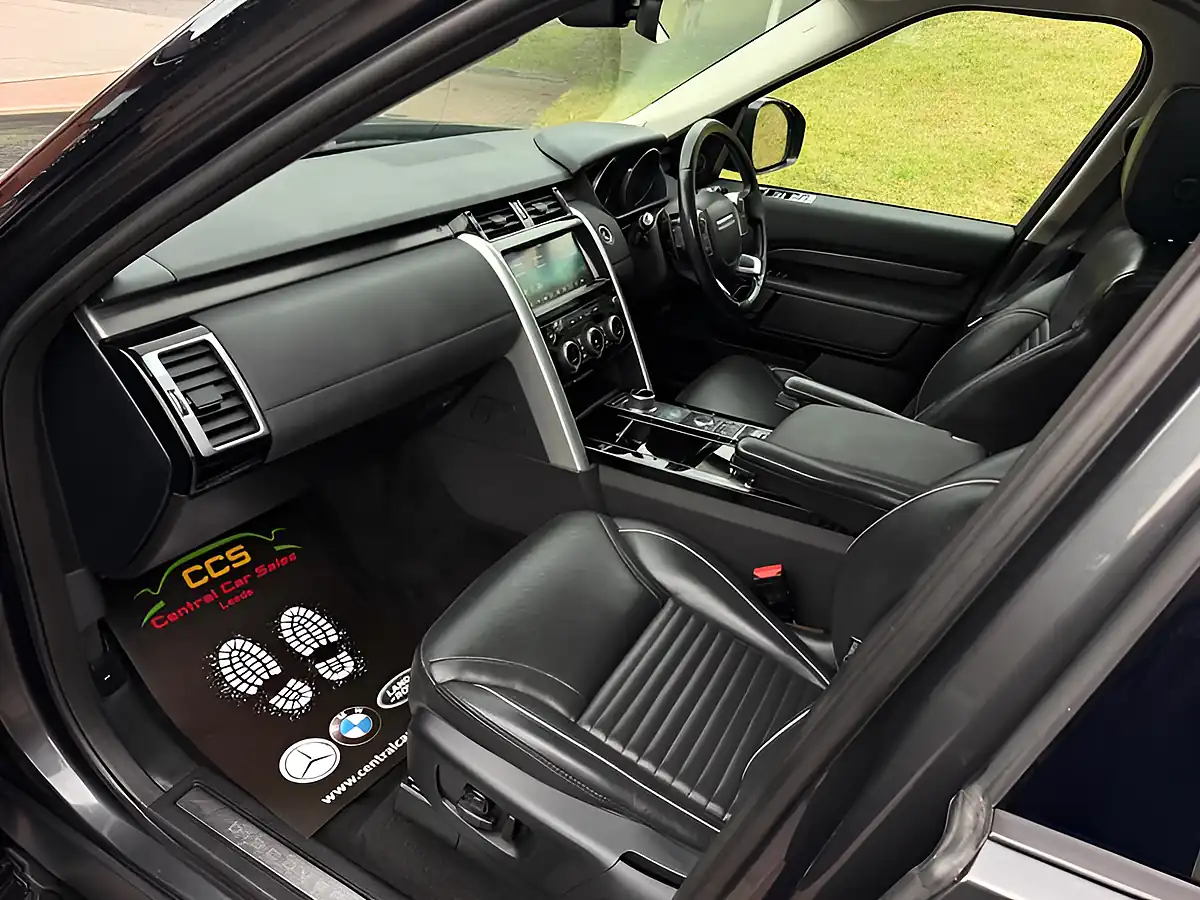 Used 2017 Land Rover Discovery Hse Grey - Interior and Exterior details 13