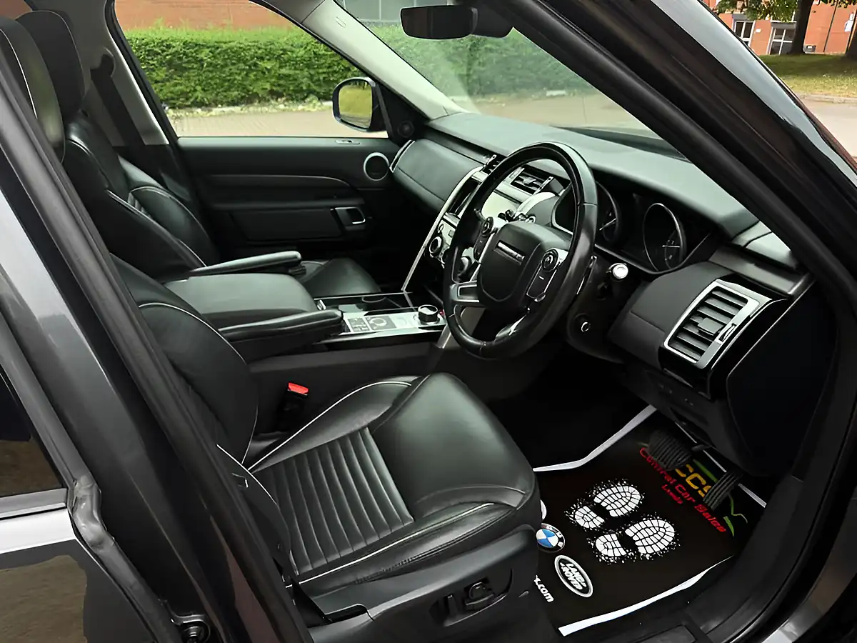 Used 2017 Land Rover Discovery Hse Grey - Interior and Exterior details 17