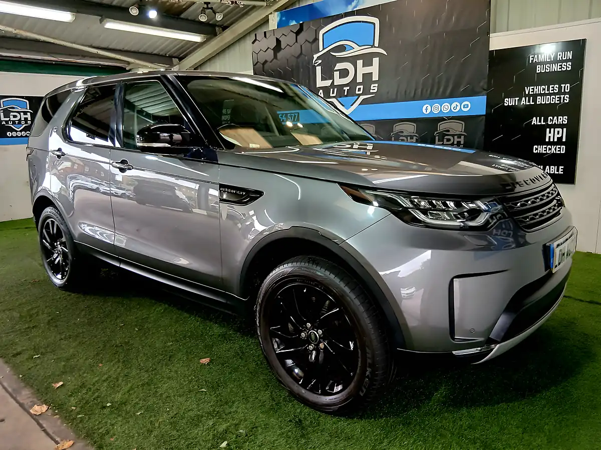 Used 2017 Land Rover Discovery Hse Grey - Front View