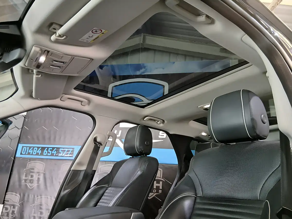 Used 2017 Land Rover Discovery Hse Grey - Interior and Exterior details 10