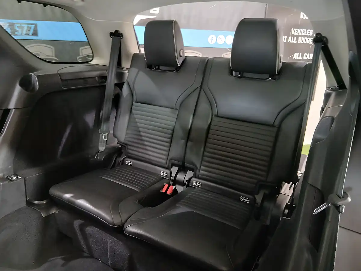 Used 2017 Land Rover Discovery Hse Grey - Interior and Exterior details 14