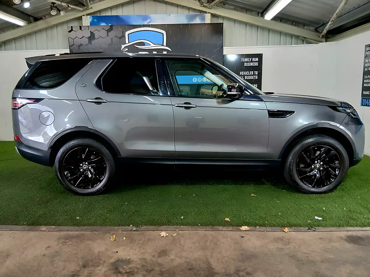 Used 2017 Land Rover Discovery Hse Grey - Interior and Exterior details 2