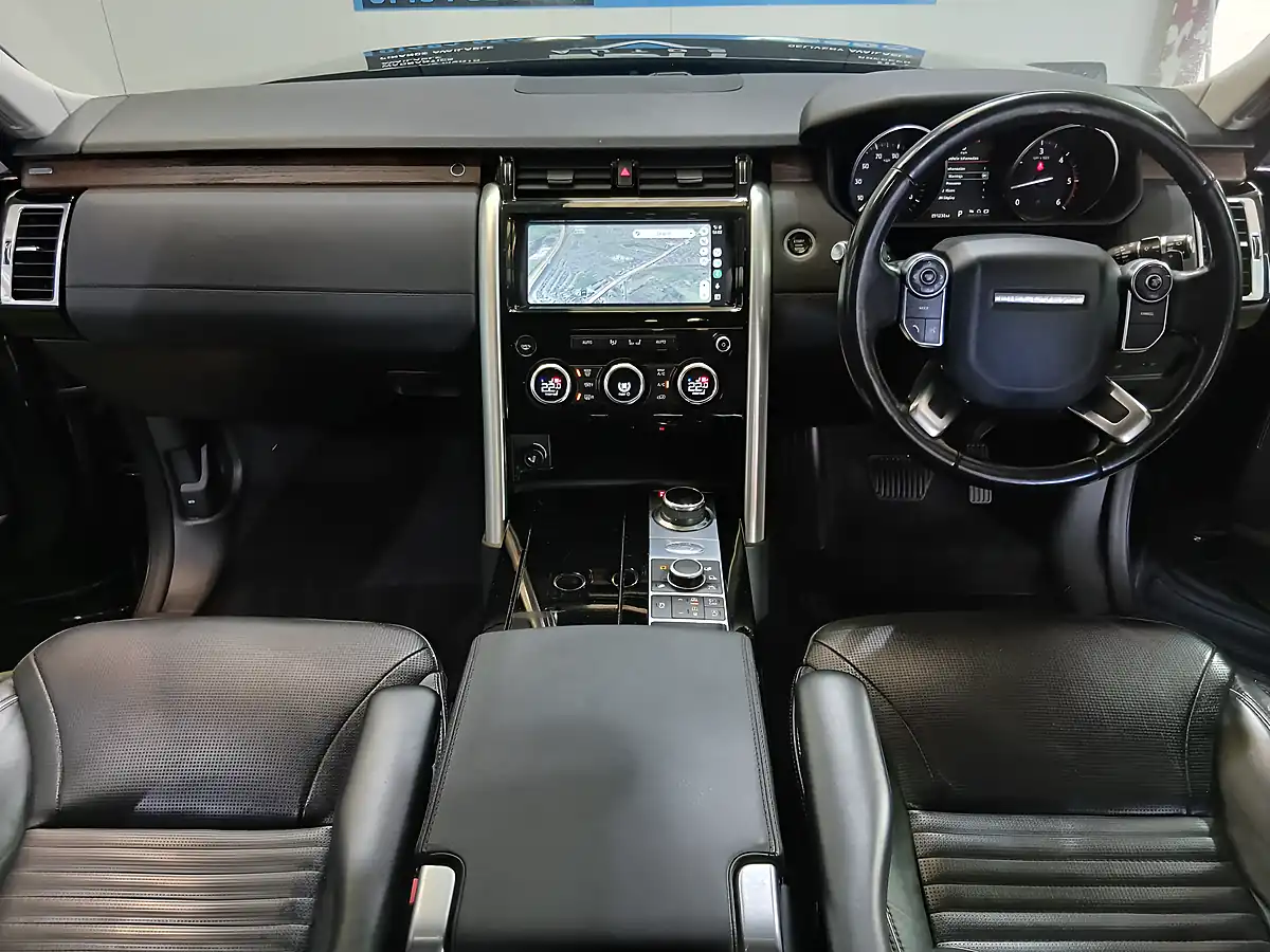 Used 2017 Land Rover Discovery Hse Grey - Interior and Exterior details 8