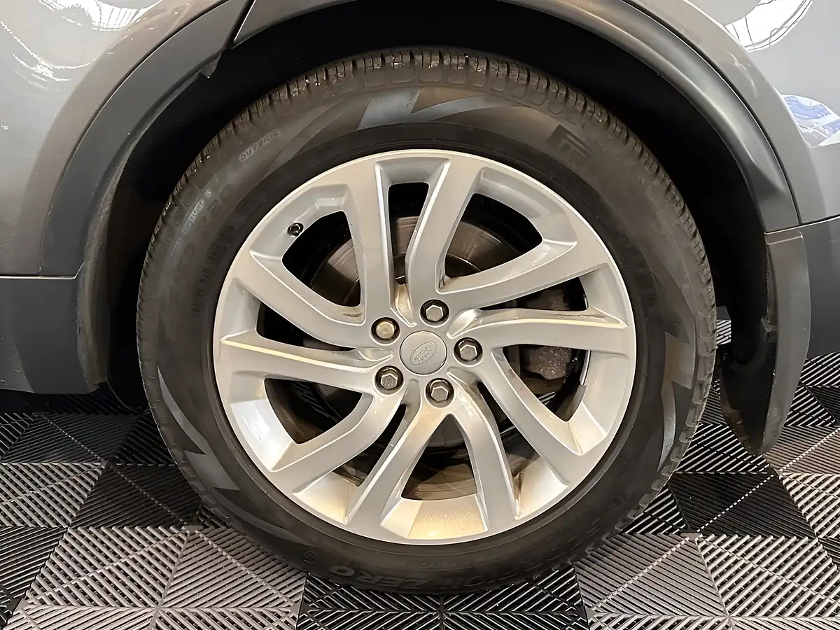 Used 2017 Land Rover Discovery Hse Grey - Interior and Exterior details 10
