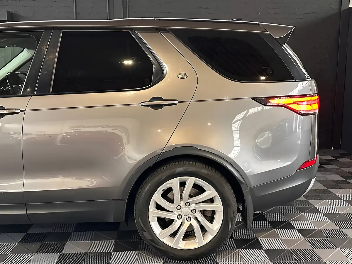 Used 2017 Land Rover Discovery Hse Grey - Interior and Exterior details 11