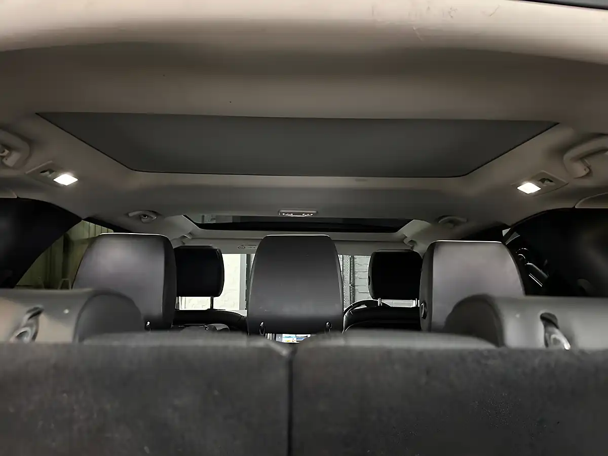Used 2017 Land Rover Discovery Hse Grey - Interior and Exterior details 13