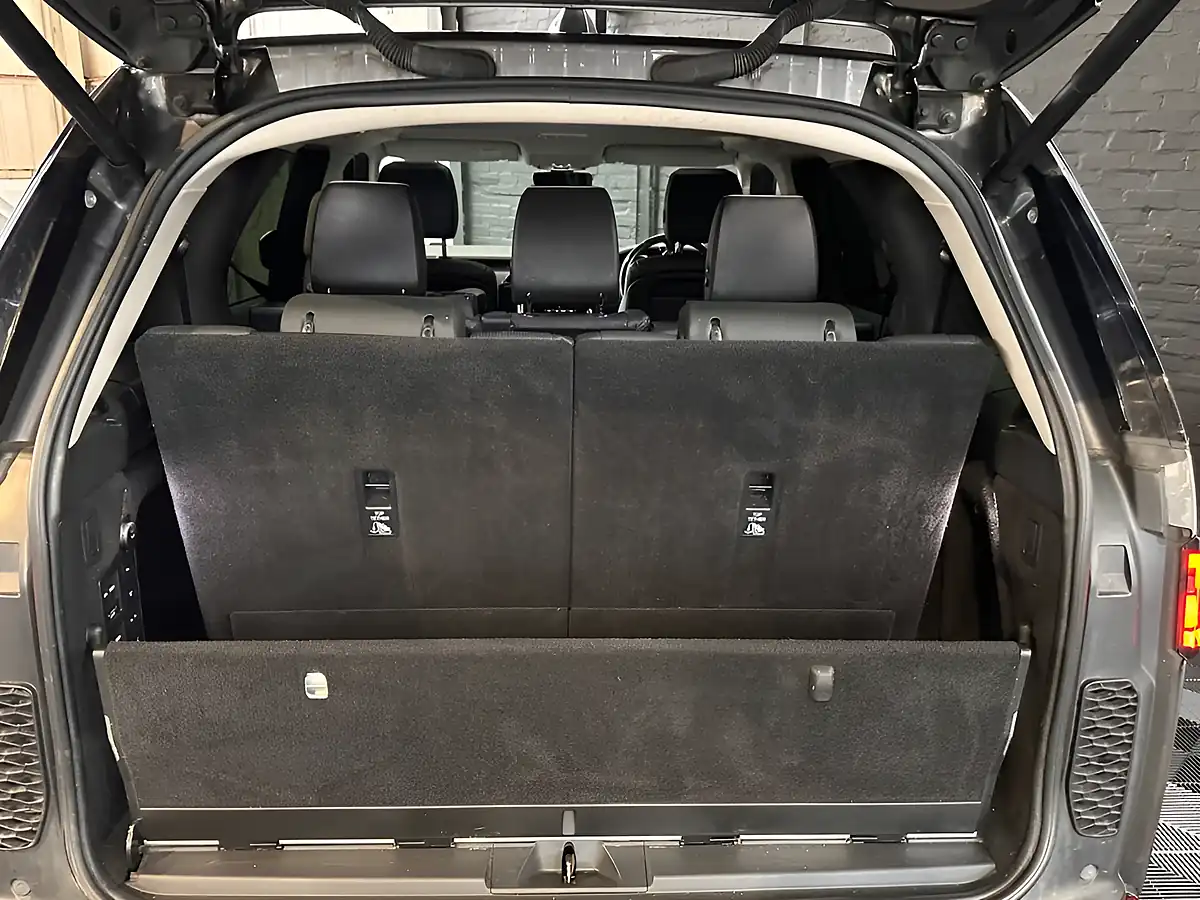 Used 2017 Land Rover Discovery Hse Grey - Interior and Exterior details 14