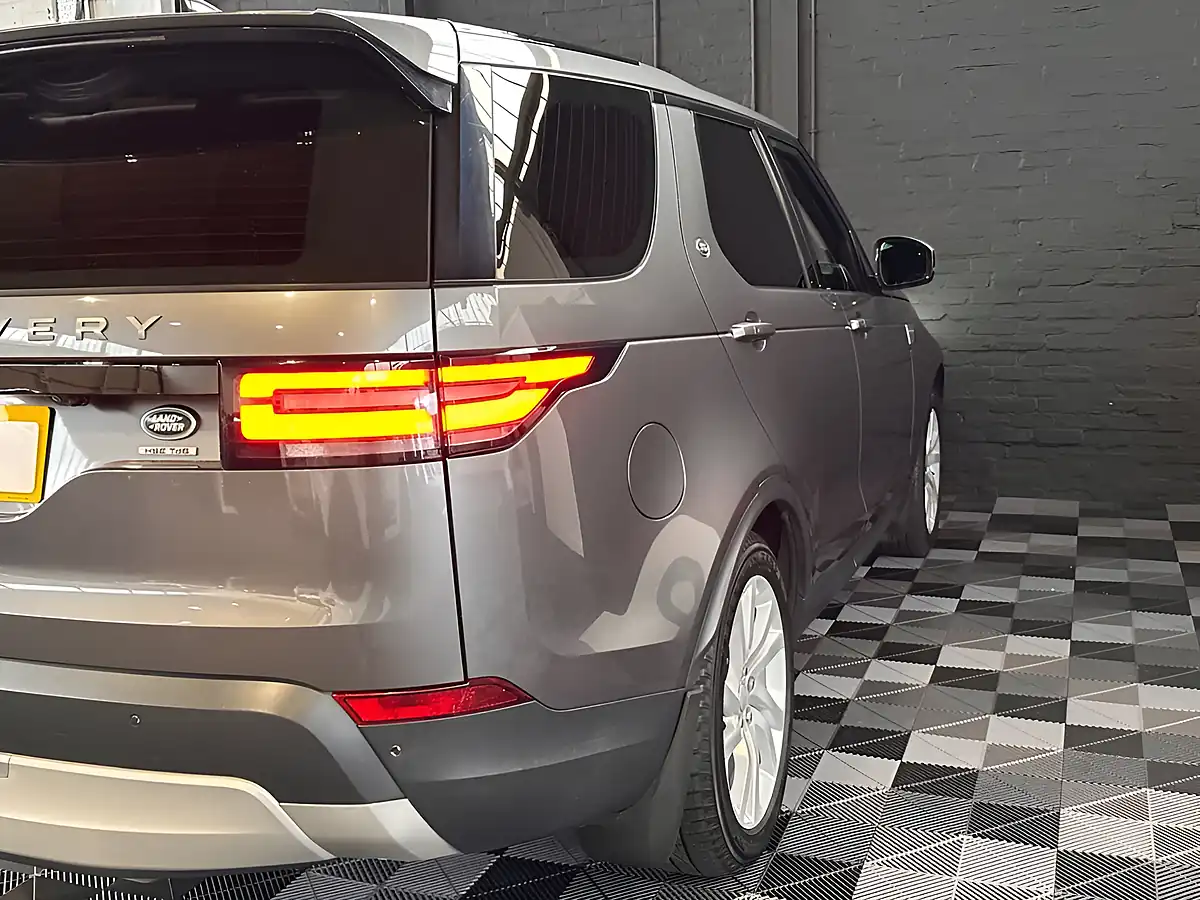 Used 2017 Land Rover Discovery Hse Grey - Interior and Exterior details 15