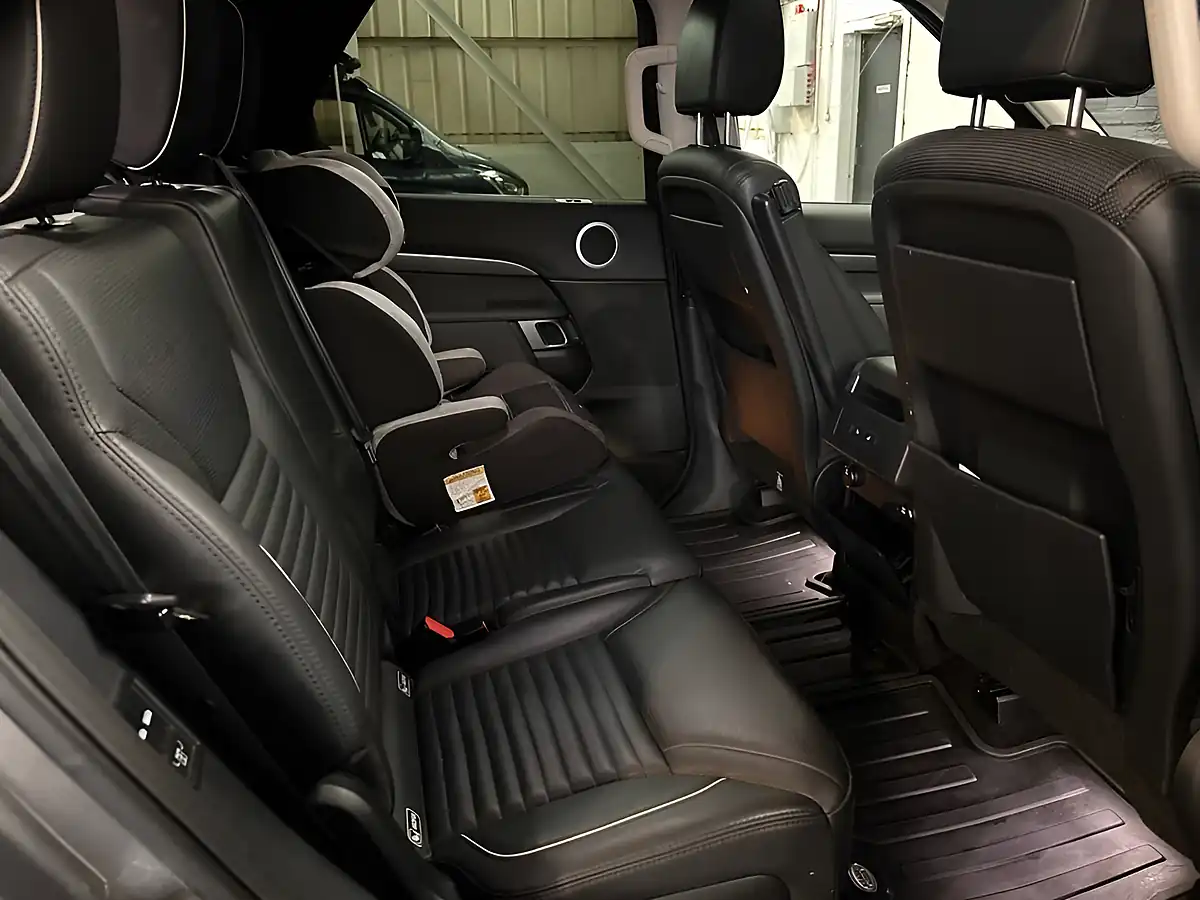 Used 2017 Land Rover Discovery Hse Grey - Interior and Exterior details 18