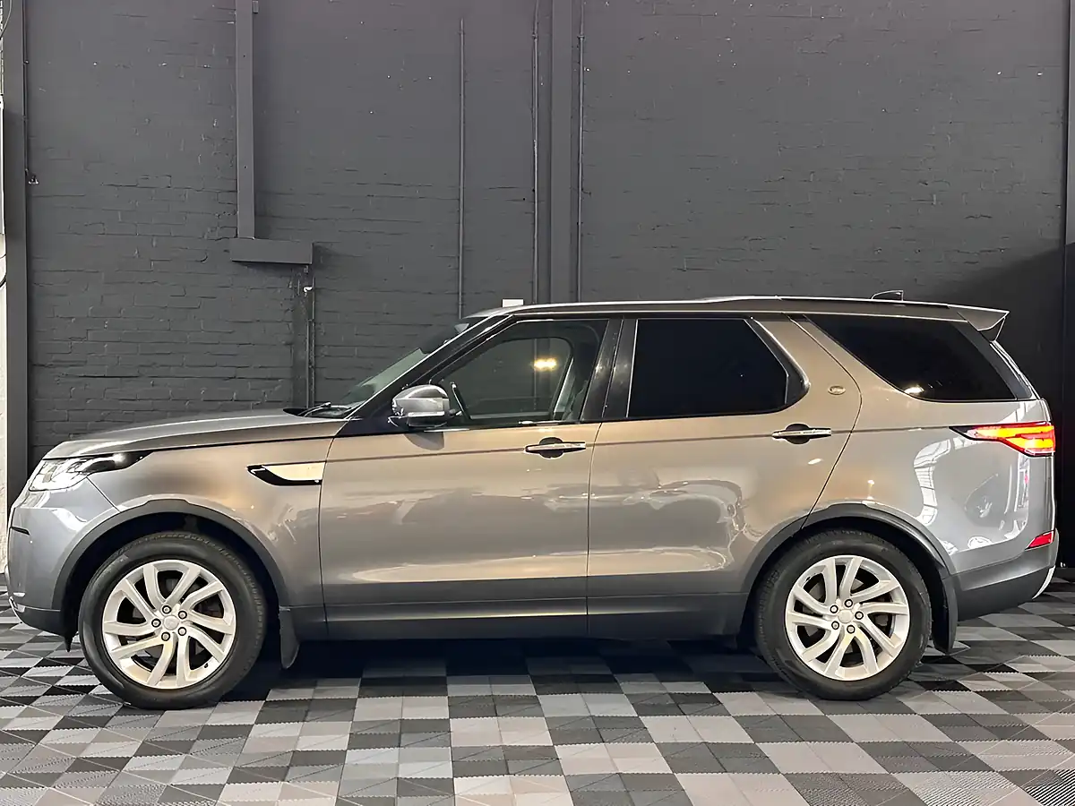 Used 2017 Land Rover Discovery Hse Grey - Interior and Exterior details 6