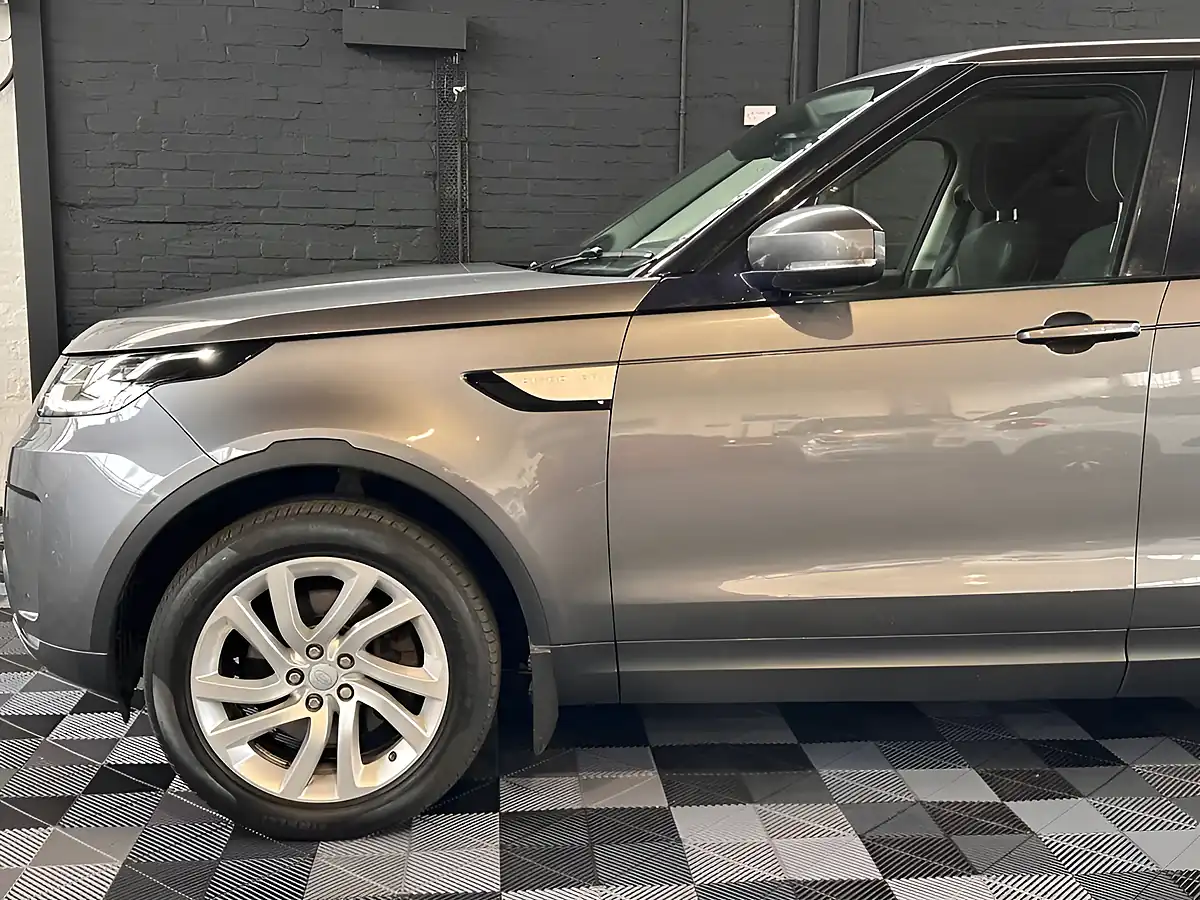 Used 2017 Land Rover Discovery Hse Grey - Interior and Exterior details 8