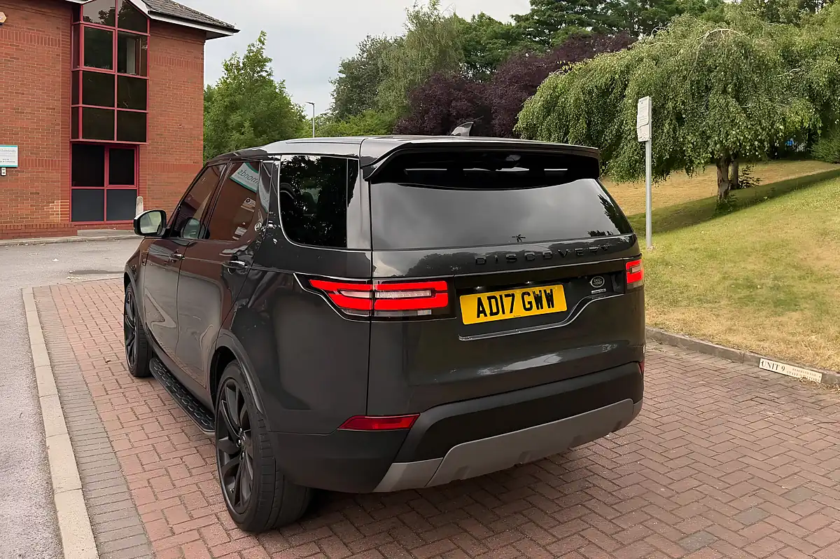 Used 2017 Land Rover Discovery Hse Grey - Interior and Exterior details 10