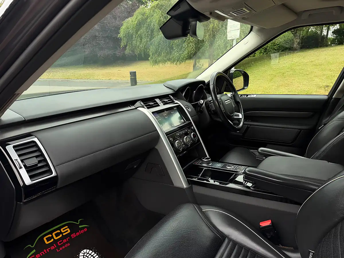 Used 2017 Land Rover Discovery Hse Grey - Interior and Exterior details 13
