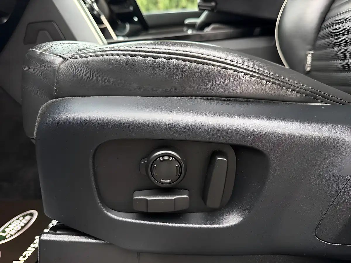 Used 2017 Land Rover Discovery Hse Grey - Interior and Exterior details 14