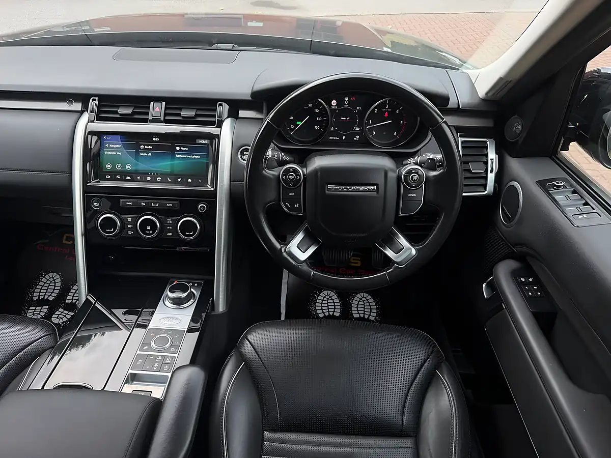 Used 2017 Land Rover Discovery Hse Grey - Interior and Exterior details 16