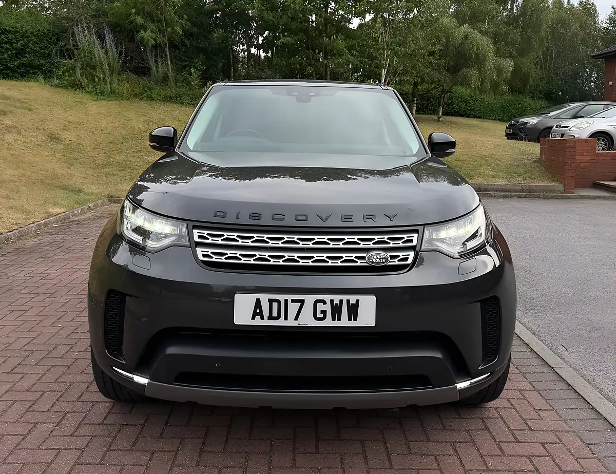 Used 2017 Land Rover Discovery Hse Grey - Interior and Exterior details 4