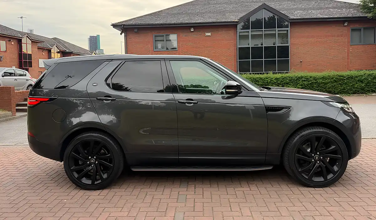 Used 2017 Land Rover Discovery Hse Grey - Interior and Exterior details 6