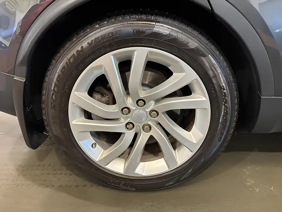 Used 2017 Land Rover Discovery Hse Grey - Interior and Exterior details 14